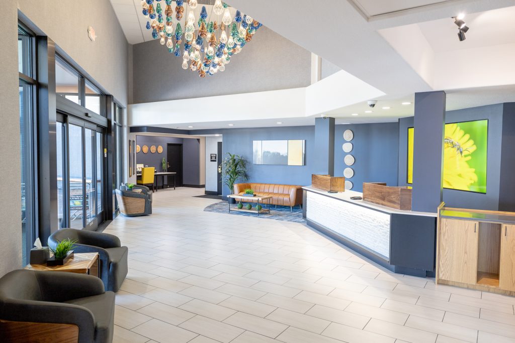 Creekside Hotel Is A Newly Renovated And Affordable Over Night Stop For People Traveling I-5 On Their Way To Washington Or California. Located At Exit 99 In Canyonville